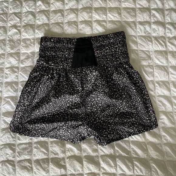 Free people movement cheetah print workout shorts - Picture 8 of 10